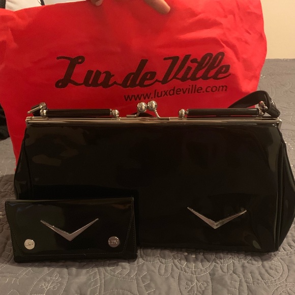 Lux de Ville Handbags - Used Lux de villa patent leather purse